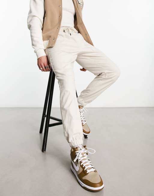 Pantalones chinos color crema estilo worker con bajos ajustados de Jack & Jones Intelligence, 4 de 4