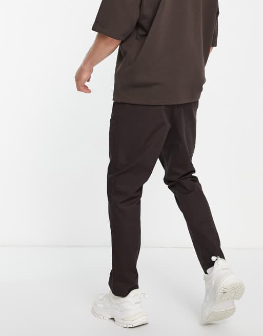 Pantalones chinos marrón oscuro de corte tapered con cinturilla elástica de ASOS DESIGN , 2 de 4