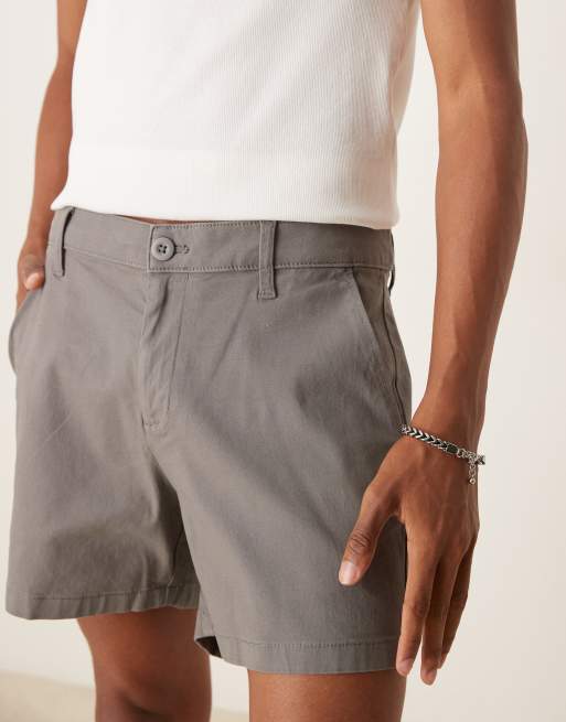 Pantalones chinos muy cortos gris carbón sin cierres de ASOS DESIGN, 3 de 5
