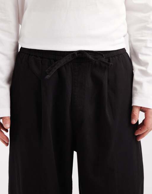 Pantalones chinos negros de corte barrel con cordón ajustable de Jack & Jones, 5 de 5