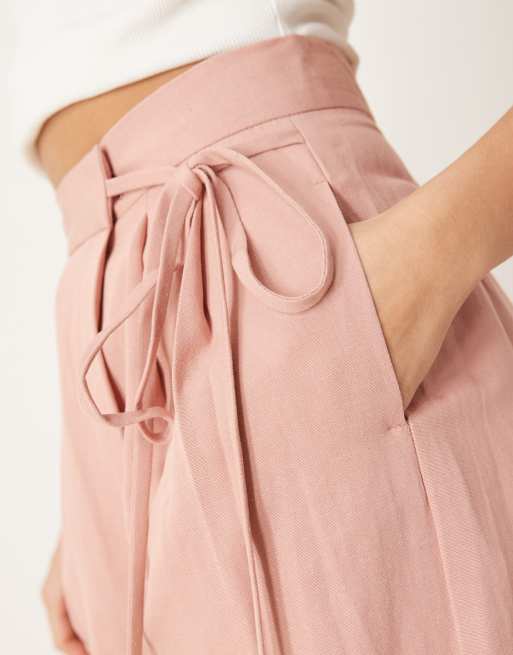 Pantalones color albaricoque de pernera ancha con lazada delantera de lino de ASOS DESIGN, 4 de 5