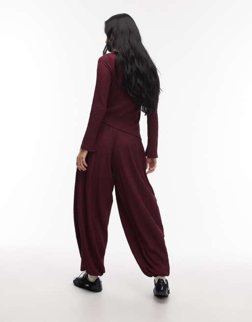Pantalones color baya de pernera bombacha de tejido texturizado Mix & Match de ASOS DESIGN, 3 de 5