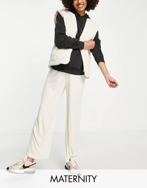 Pantalones color camel de pernera ancha de canalé de River Island Maternity (parte de un conjunto)