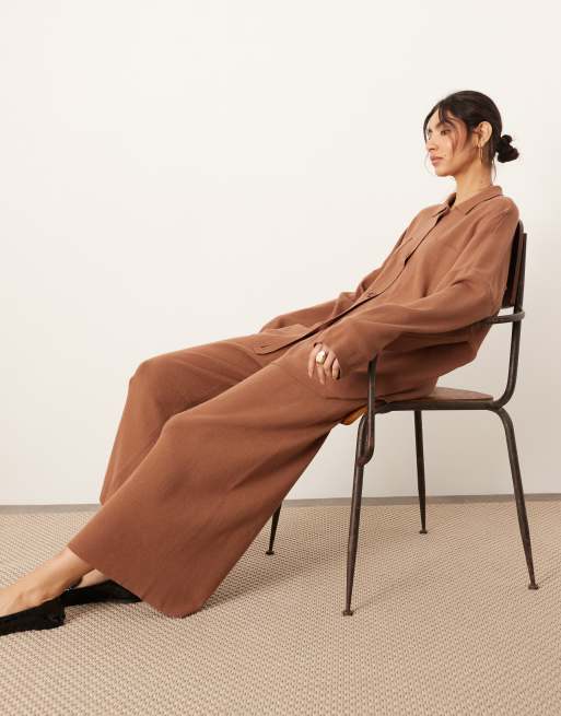 Pantalones color caramelo de pernera ancha de punto de ASOS EDITION (parte de un conjunto)