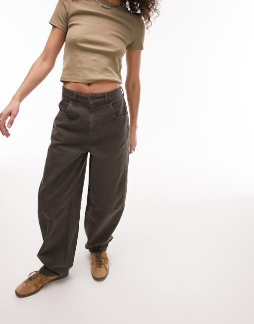 Pantalones color chocolate de pernera ancha con etiqueta trasera de Topshop