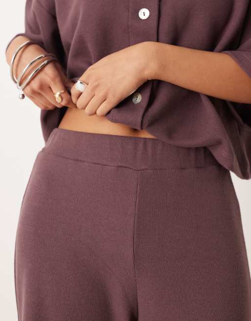 Pantalones color ciruela de pernera ancha de tejido muy suave de ASOS DESIGN, 3 de 5