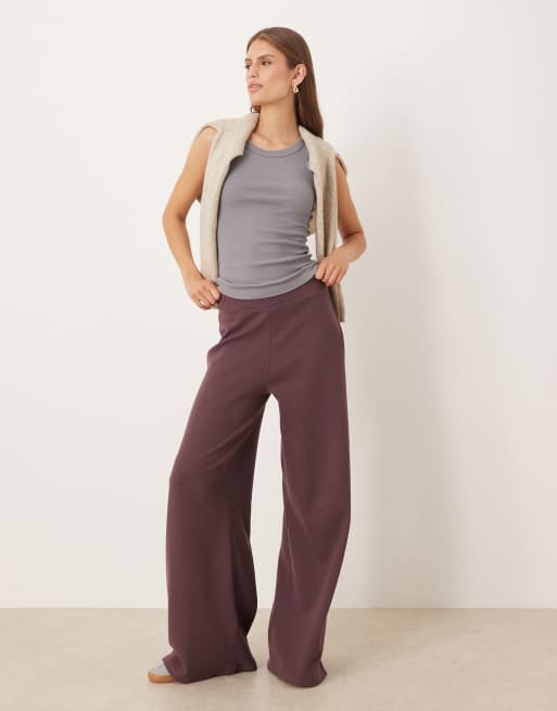 Pantalones color ciruela de pernera ancha de tejido suave de ASOS DESIGN
