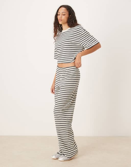 Pantalones color crema a rayas de pernera ancha de tejido texturizado de ASOS DESIGN, 3 de 5
