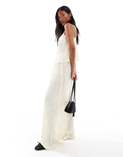 Pantalones color crema abedul plisados de pernera ancha de tejido texturizado de Vero Moda Petite (parte de un conjunto)