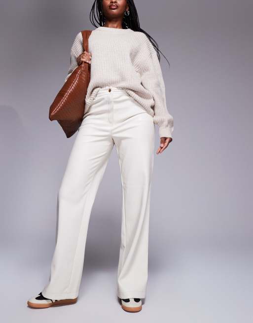Pantalones color crema de corte recto holgado de cuero sintético de River Island