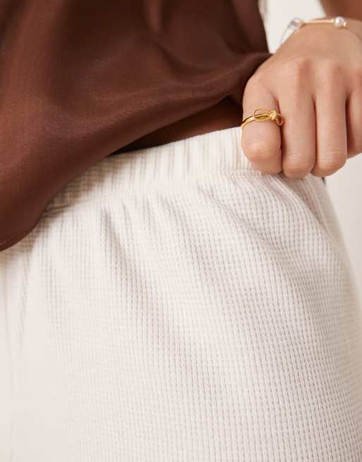Pantalones color crema de pernera ancha de punto gofrado de ASOS DESIGN, 3 de 5