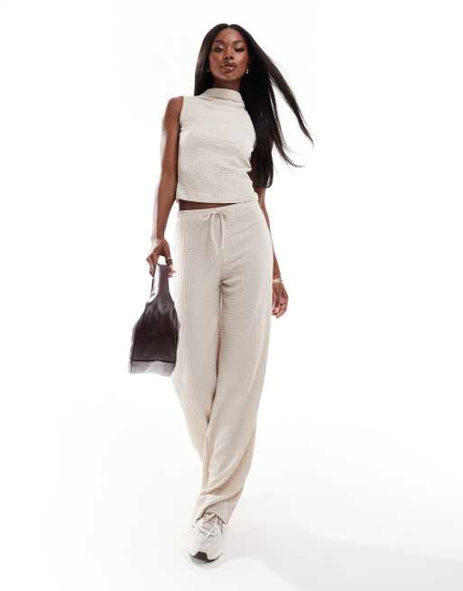Pantalones color crema de pernera ancha de tejido texturizado de ASOS DESIGN (parte de un conjunto)