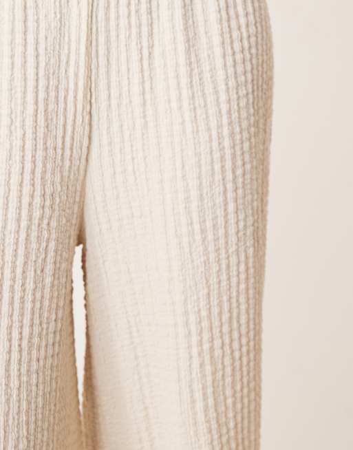 Pantalones color crema de pernera ancha de tejido texturizado de ASOS DESIGN (parte de un conjunto), 5 de 5