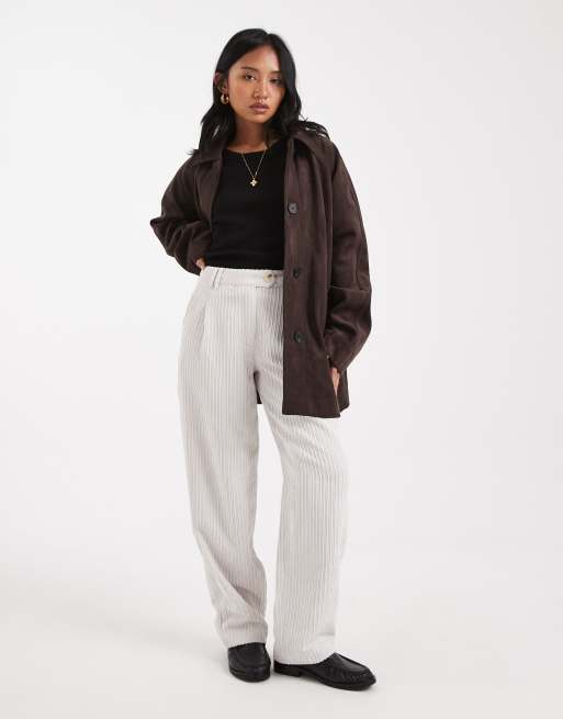 Pantalones color crema de pernera slim de pana de ASOS DESIGN Petite, 3 de 5