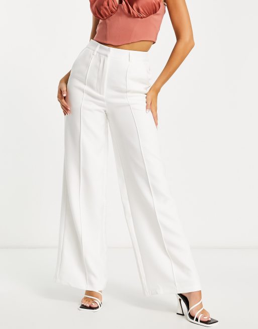 Pantalones color crema de talle alto de corte sartorial de In The Style