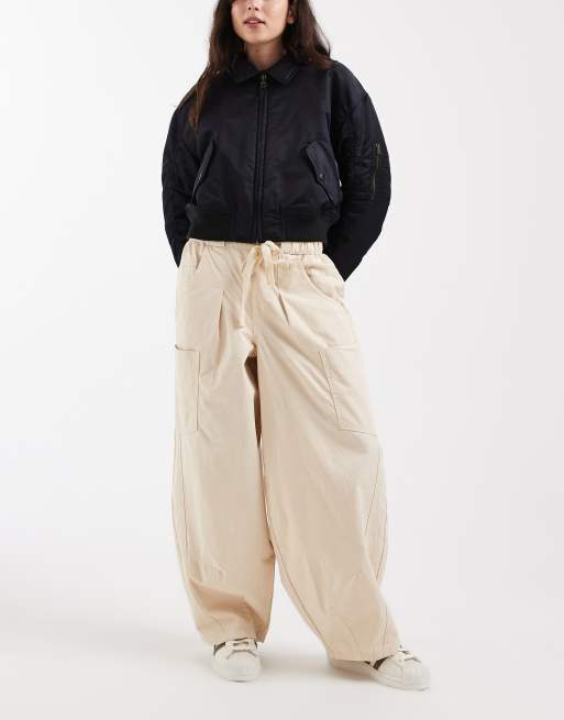 Pantalones color crema sin cierres de corte barrel de ASOS DESIGN