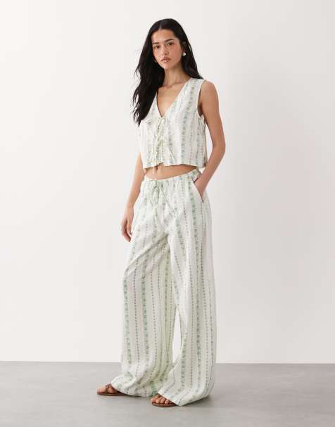 Pantalones color crema y verdes de pernera ancha con estampado floral y cordón ajustable de algodón Reese de Nobody's Child (parte de un conjunto) - view 1