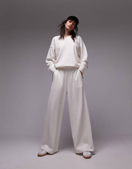 Pantalones color crudo de pernera ancha de tacto suave premium de Topshop (parte de un conjunto)