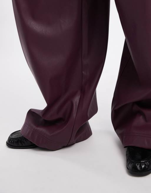 Pantalones color higo de pernera ancha de cuero sintético de Miss Selfridge, 4 de 5