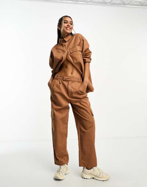 Pantalones color jengibre cargo de pernera recta de ASOS DESIGN (parte de un conjunto)