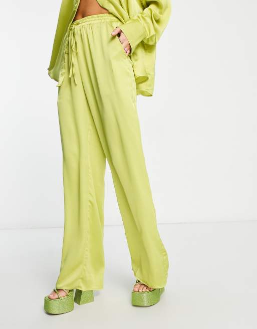 Pantalones color lima de pernera ancha de satén de Public Desire (parte de un conjunto)