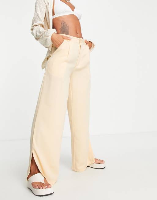 Pantalones color limón de pernera ancha , talle alto y corte sartorial con abertura en el bajo de Neon Rose