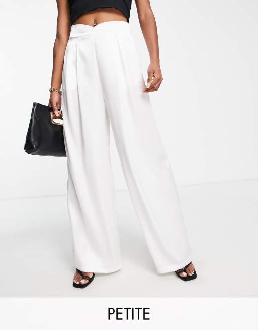 Pantalones color marfil con pinzas de pernera ancha de satén de Flounce London Petite 