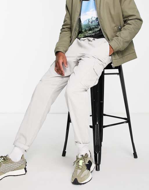 Pantalones color piedra cargo sin cierres de New Look