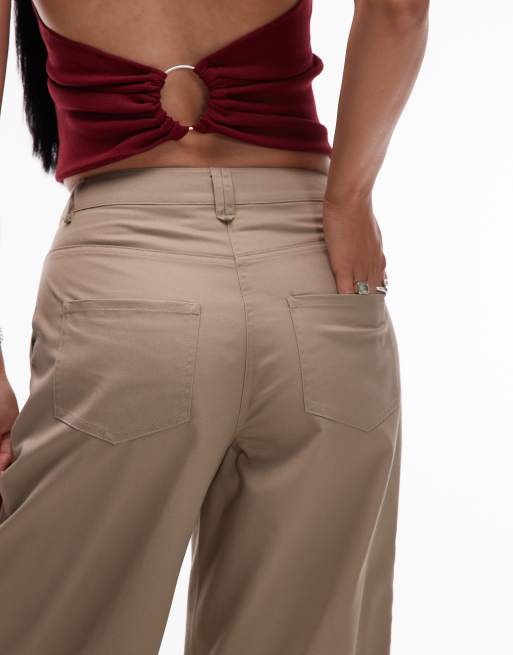 Pantalones color piedra de corte sartorial y pernera ancha con pliegues delanteros de AWARE (parte de un conjunto), 5 de 5