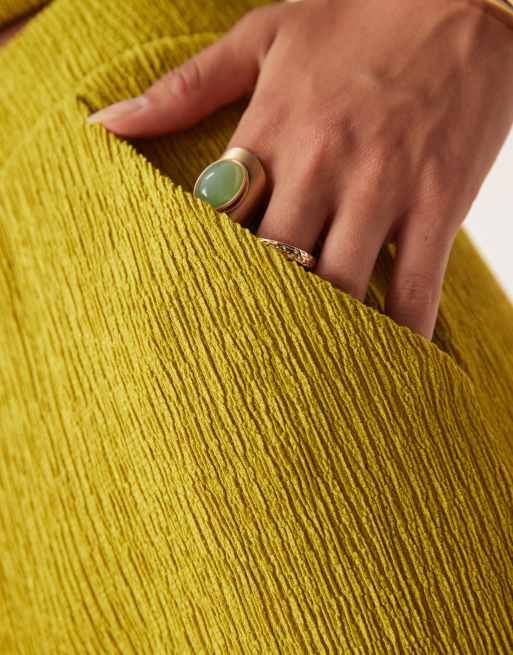 Pantalones color piedra de pernera ancha de tejido texturizado de ASOS DESIGN (parte de un conjunto), 2 de 5