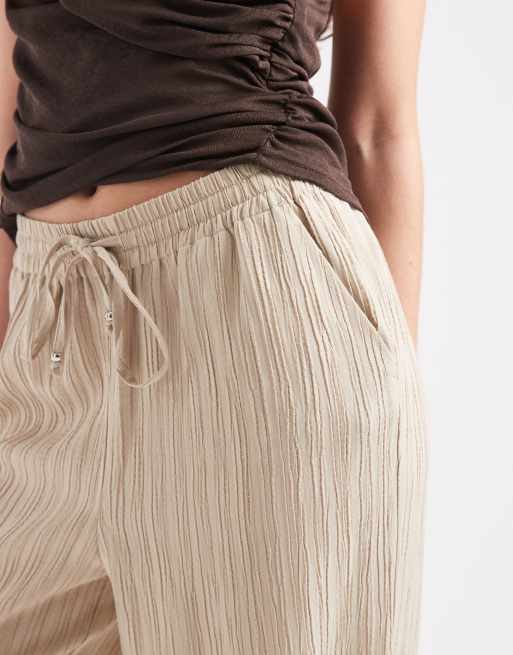 Pantalones color piedra de pernera ancha de tejido texturizado rugoso de ONLY, 4 de 5
