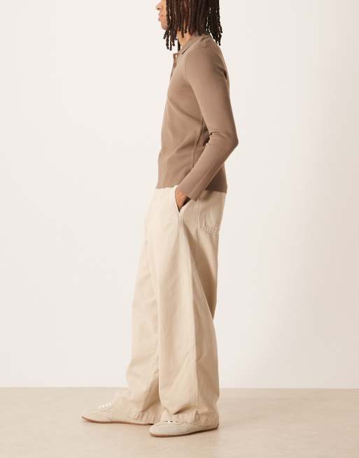 Pantalones color piedra extragrandes de estilo paracaidista de sarga de ASOS DESIGN, 3 de 5