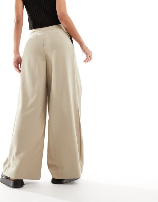 Pantalones color topo de pernera ancha con pliegues en la parte delantera de ASOS DESIGN, 3 de 5