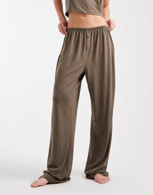 Pantalones color topo oscuro de pernera recta con cinturilla estilo bóxer de tejido supersuave Mix & Match de Loungeable, 2 de 4