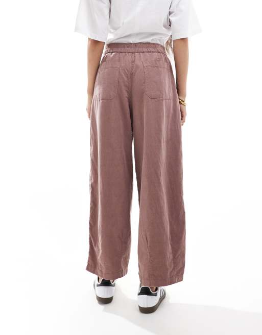Pantalones color visón de corte bombacho de pana de ASOS DESIGN Petite, 5 de 5