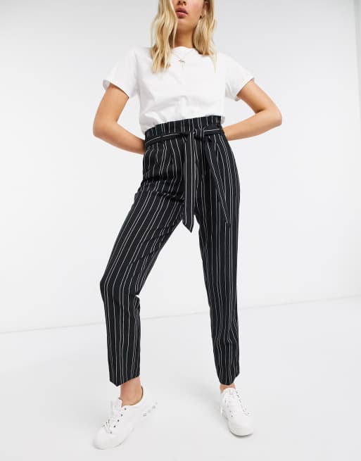 Pantalones con cintura anudada y dise o de rayas negras de New Look Tall