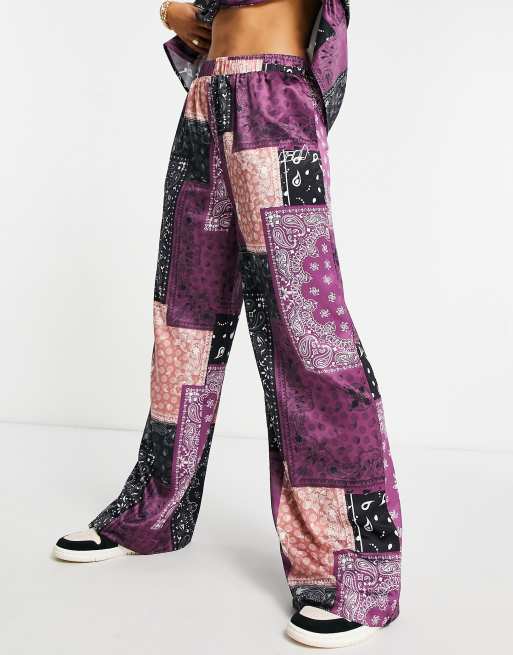 Pantalones con estampado de bandana estilo patchwork en sat n de CD Femme parte de un conjunto