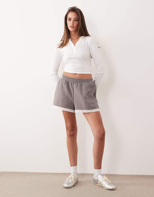 Pantalones cortos a cuadros azules y marrones con ribete de encaje de ASOS DESIGN (parte de un conjunto), 2 de 5