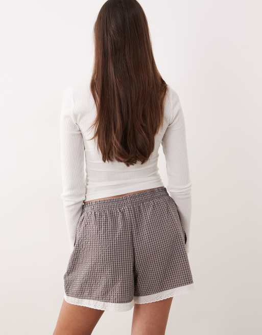 Pantalones cortos a cuadros azules y marrones con ribete de encaje de ASOS DESIGN (parte de un conjunto), 5 de 5