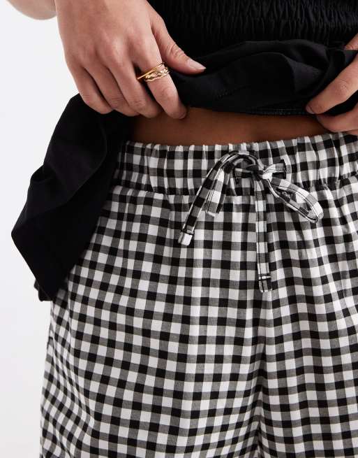 Pantalones cortos a cuadros vichy blancos y negros sin cierres con cordón ajustable de punto liso de Threadbare, 5 de 5