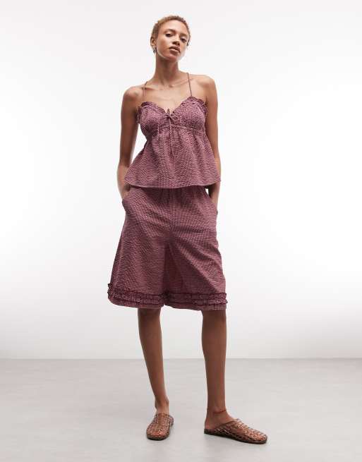 Top a cuadros vichy rosas de tirantes con detalle de volantes de COLLUSION, 3 de 3