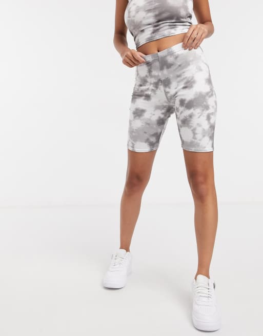 Pantalones cortos ajustados con monocromático de efecto teñido anudado Fashionkilla | ASOS