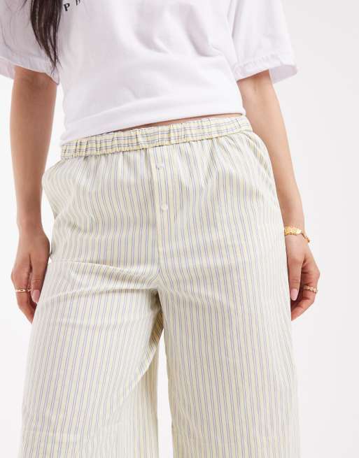 Pantalones cortos amarillo pastel a rayas de estilo bóxer y corte alargado de ASOS DESIGN, 3 de 5
