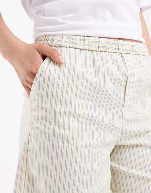 Pantalones cortos amarillo pastel a rayas de estilo bóxer y corte alargado de ASOS DESIGN, 5 de 5