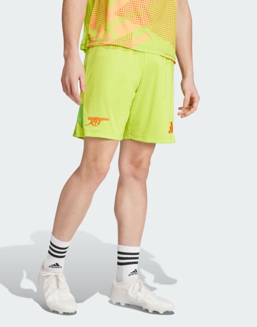Pantalones cortos amarillo solar con diseño de la equipación de portero del Arsenal de la temporada 24/25 de adidas Performance
