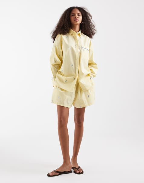 Pantalones cortos amarillos con estampado pequeño de jugadores de tenis de Lacoste (parte de un conjunto) - view 1