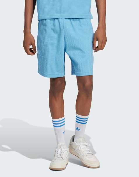 Pantalones cortos azul claro con logo de trébol de punto gofrado de adidas Originals Essentials - view 1