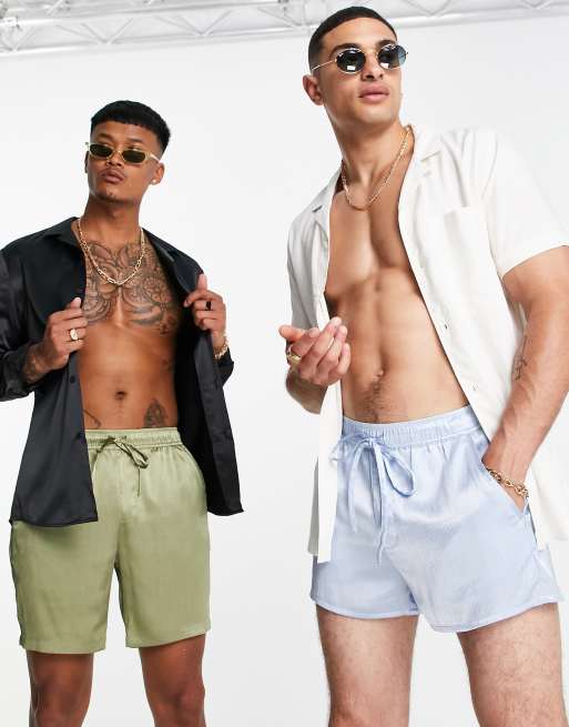Pantalones cortos azules de corte slim de satén texturizado de ASOS DESIGN, 4 de 4