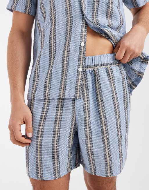 Pantalones cortos azules de largo medio de tejido texturizado de ASOS DESIGN (parte de un conjunto), 4 de 5