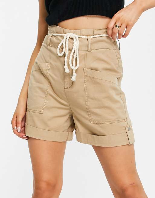 Pantalones cortos beis cargo con cinturón tipo cuerda de Vero Moda